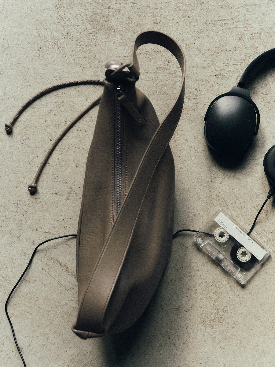 Note1 Crescent Crossbody Bag - Clay Gray